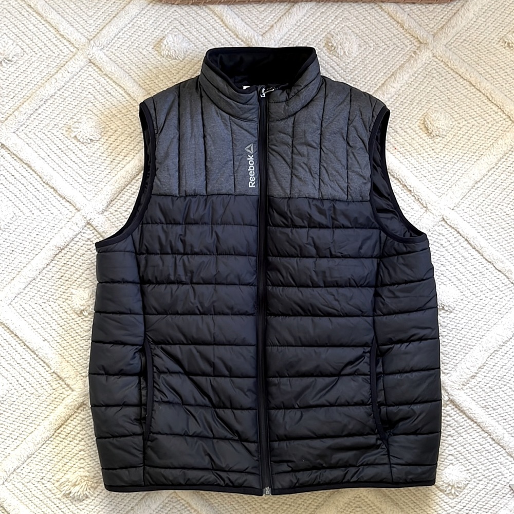 Barely used Reebok men’s puff vest. Great for fall!